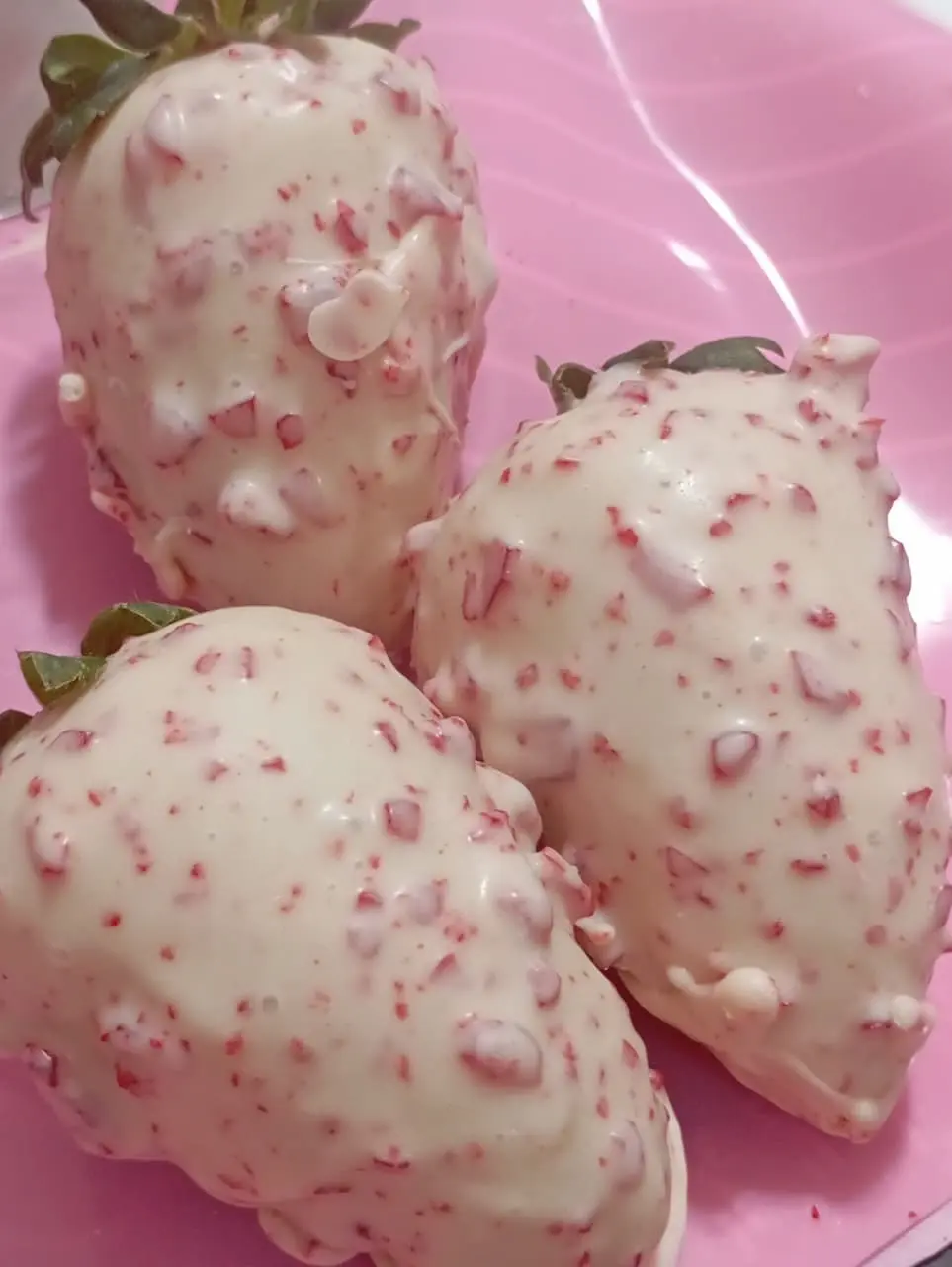 Morangos Cravejados da Vanessa Gueiros Confeitaria